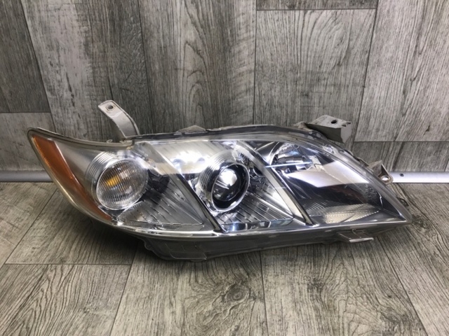 Фара комбінована, передня 8113033650 TOYOTA