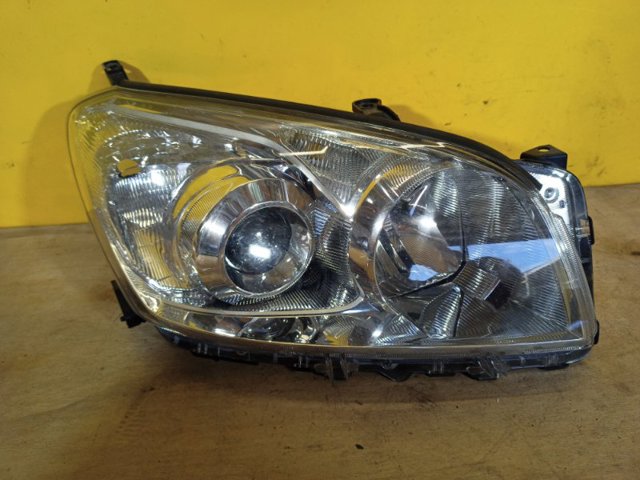 Фара передня права 8113042430 TOYOTA