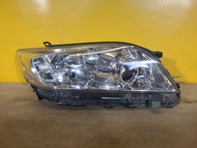 Фара передня права 8113042500 TOYOTA