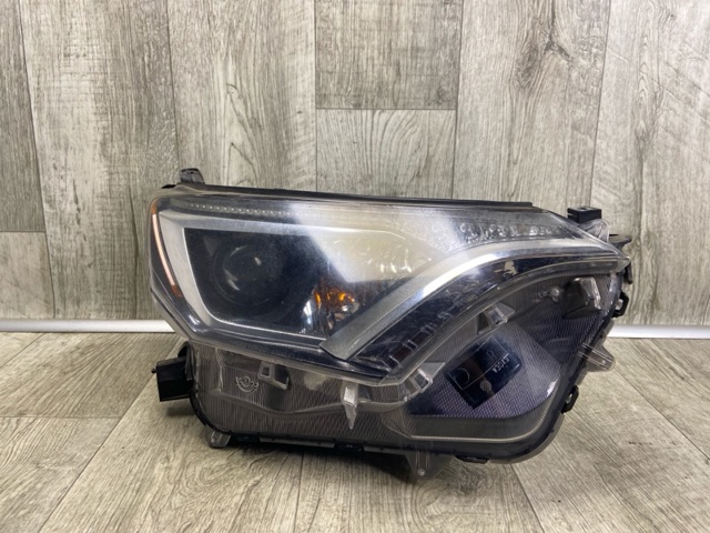Основна фара - вставка 8113042640 TOYOTA