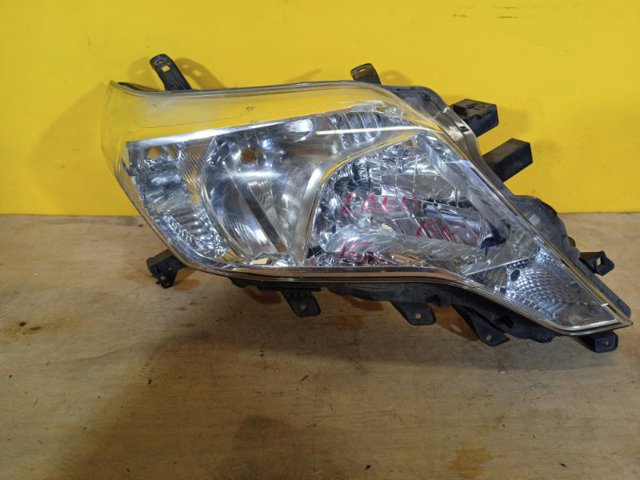Фара передня права 8113060J00 TOYOTA