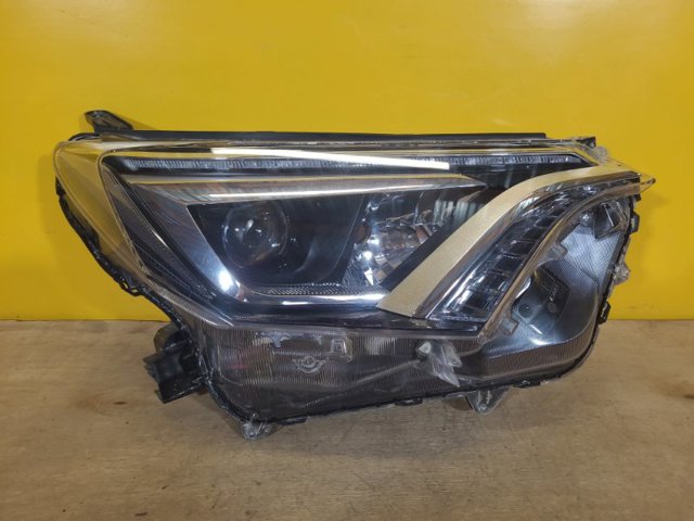 Фара правая 8114542680 TOYOTA