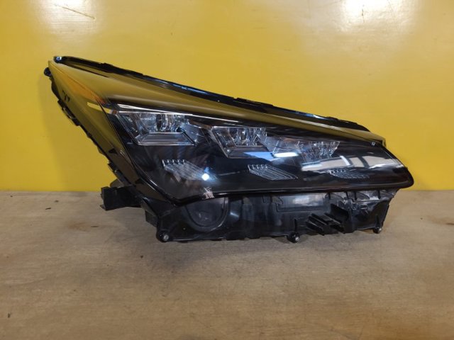 Права блок фара 8114578080 TOYOTA