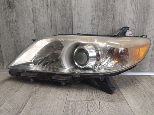 Фара дальнього світла в зборі 8115008030 TOYOTA
