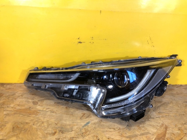 Фара ліва передня 8117002S70 TOYOTA