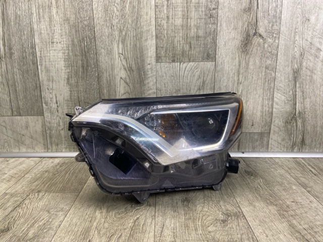 Блок фара ліва 8117042640 TOYOTA