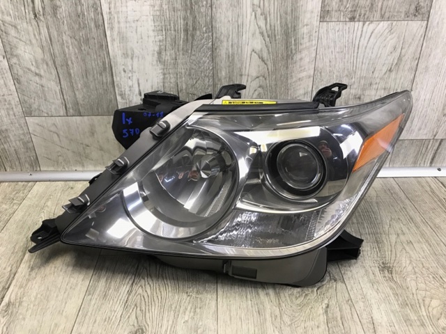 Основна фара в зборі ліва 8118560D20 TOYOTA