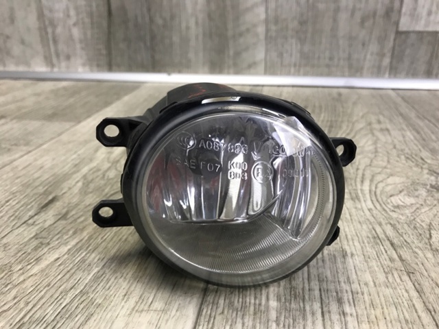 Туманка права 8121008020 TOYOTA