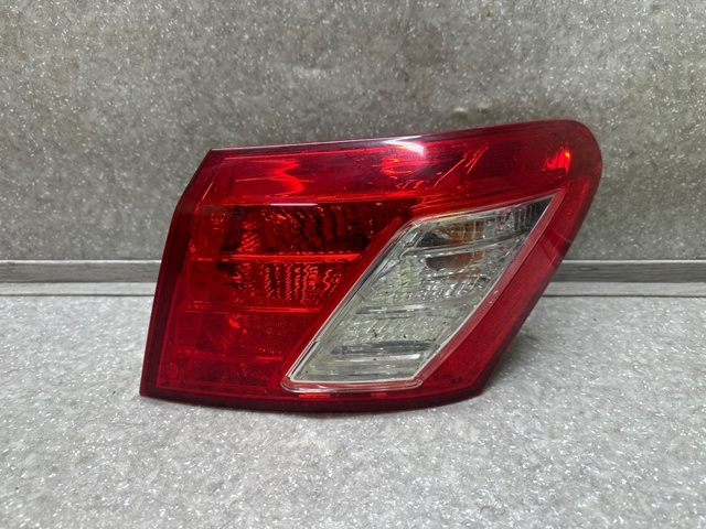 Задній правий зовнішній ліхтар 8155133500 TOYOTA