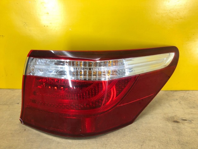 Фара задня права зовнішня 8155150160 TOYOTA
