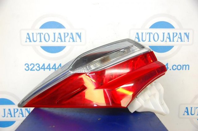 Задня ліва зовнішня фара 8156002A80 TOYOTA