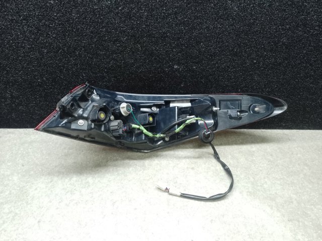 Задня ліва фара 8156106720 TOYOTA