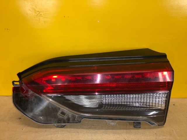 Фара задня права внутрішня 8158142151 TOYOTA