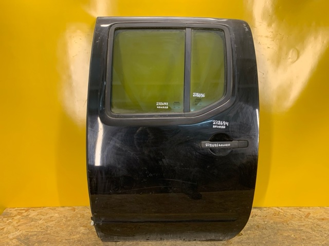 Двері задні, ліві 82101EB332 NISSAN
