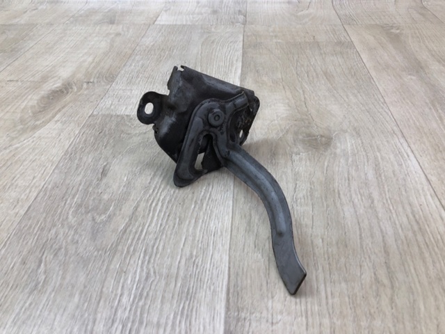 Запор капота (замок і привід замка капота) 8211065J01 SUZUKI