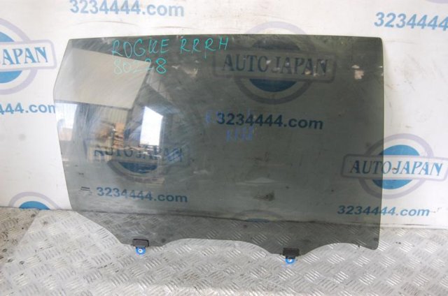 Вікно задніх дверей 823004BA0A NISSAN