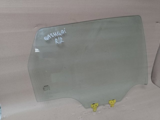 Скло задньої двері правої 82300EY10A NISSAN
