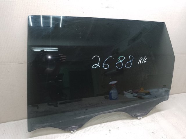 Скло задньої двері лівої 823013KA1A NISSAN