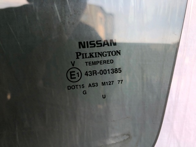 Скло задньої двері лівої 823015AA0A NISSAN