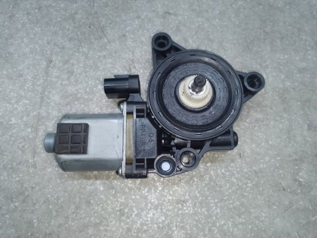 Мотор склопідйомника дверей передніх, лівих 82450D3000 HYUNDAI