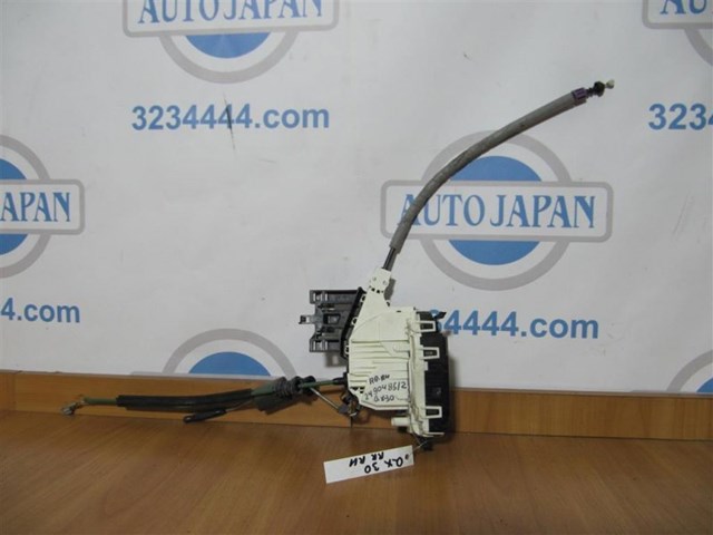 Замок задньої дверї, правої 825005DC0B NISSAN