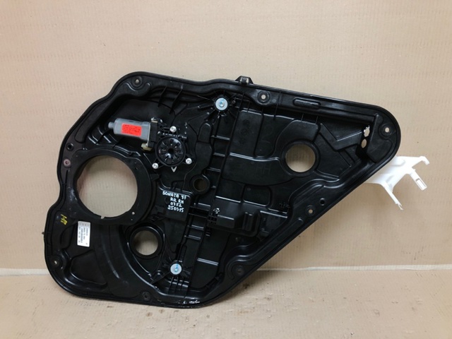 Моторчик склопідйомника двері задніх, правих 834603S001 HYUNDAI