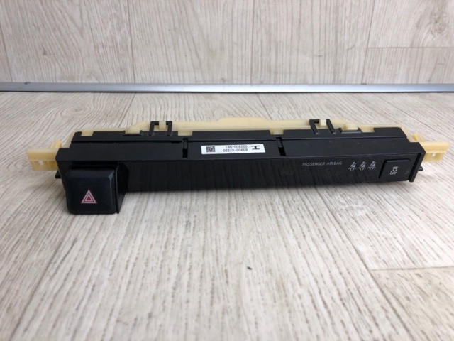 Аварійна кнопка 8395042220 TOYOTA