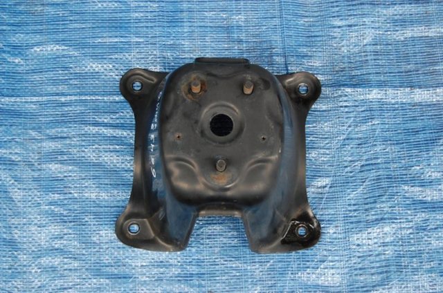 Кронштейн запасного колеса 8396165J00 SUZUKI