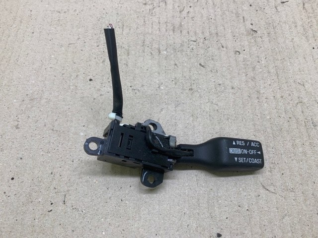 Підрульовий перемикач круїз контролю 8463006040 TOYOTA