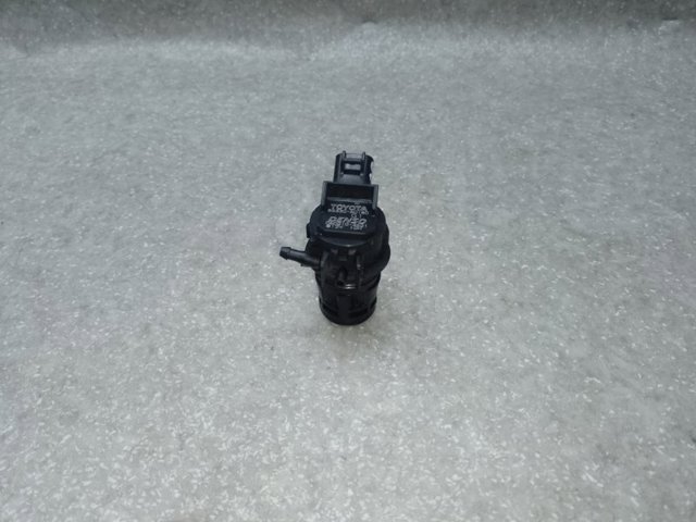 Насос-двигун омивача скла, заднього 8533060180 TOYOTA