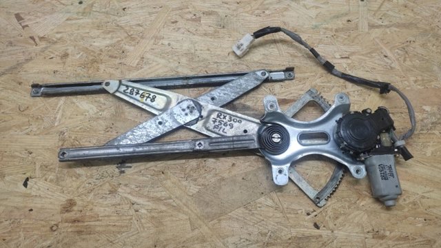 Двигун склопідіймача двері передньої, правої 8571048010 TOYOTA