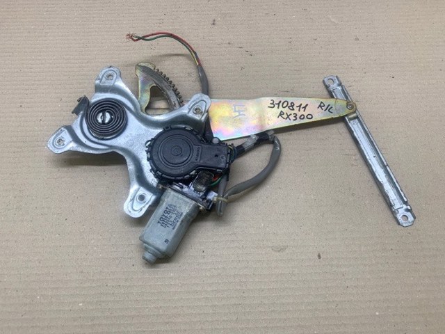 Мотор склопідйомника дверей задніх, лівих 8571048030 TOYOTA