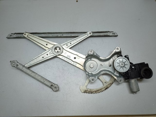 Моторчик склопідйомника двері задніх, правих 8571078021 TOYOTA