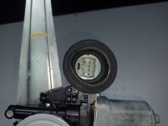 Мотор склопідйомника дверей задніх, лівих 85710AE010 TOYOTA