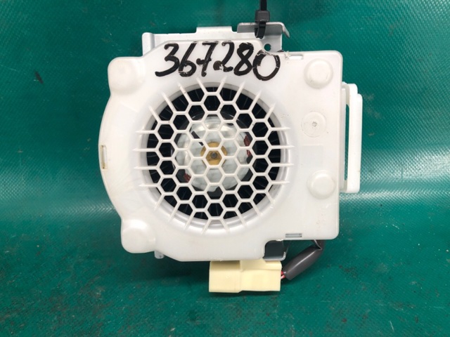 8586033040 Toyota
