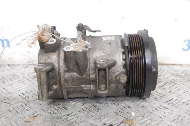 Компресор кліматичної установки 8831028640 TOYOTA