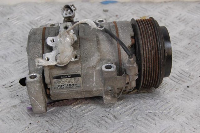 Компресор кліматичної установки 883200C120 TOYOTA