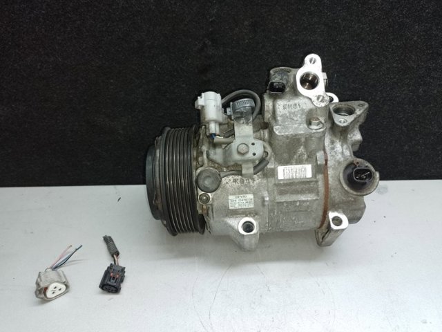 Компресор кліматичної установки 883200E050 TOYOTA