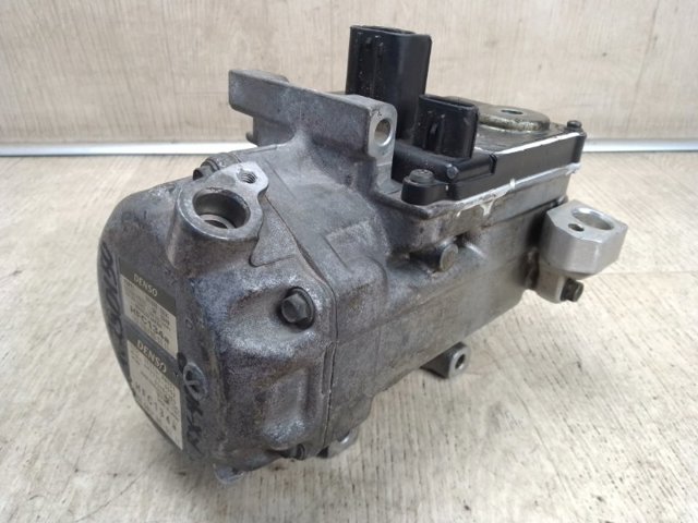 Компресор кондиціонера 8837048021 TOYOTA