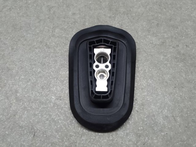 Клапан розширювальний 8851506160 TOYOTA