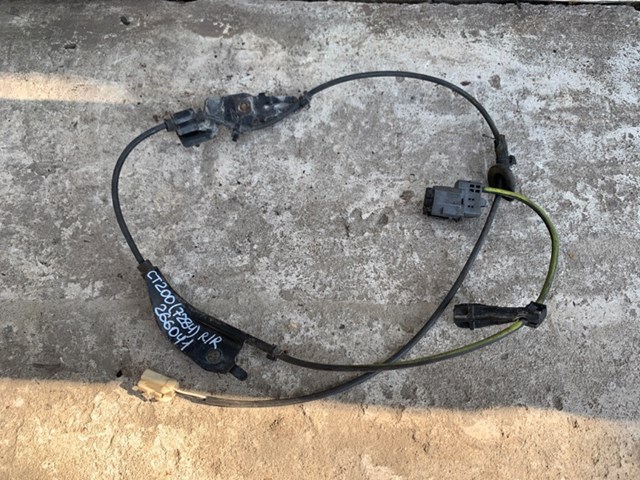 Датчик АБС (ABS) задній правий 8951612160 TOYOTA