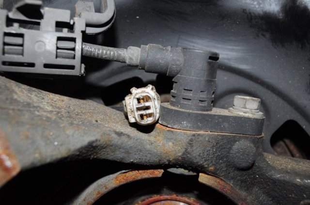 Датчик АБС (ABS) передній, правий 8954233070 TOYOTA