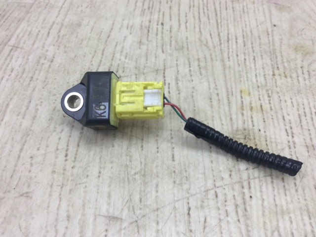 Датчик AIRBAG передній 8983106110 TOYOTA