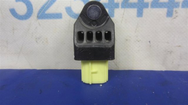 Датчик AIRBAG передній 8983133010 TOYOTA