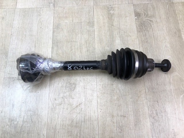 Вісь передня в зборі 8K0407271AJ VAG