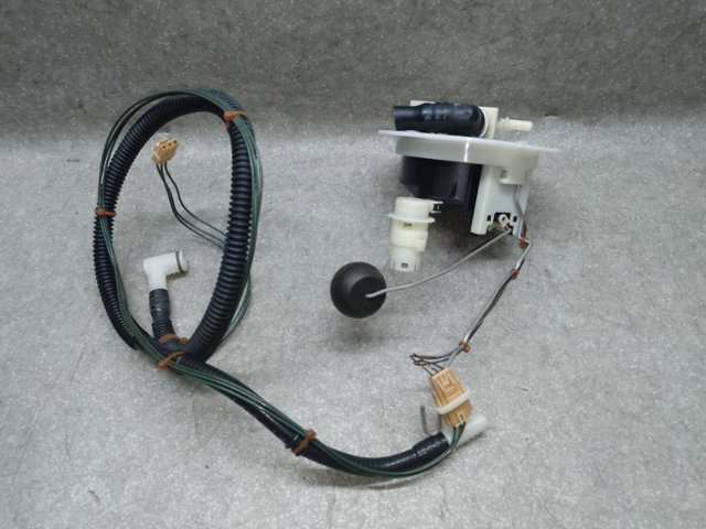 Датчик рівня експлуатаційних рідин і засмічення фільтра 8K0919673A VAG