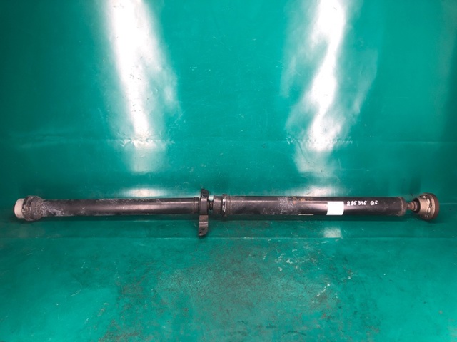Вал карданний задній 8R0521101F VAG