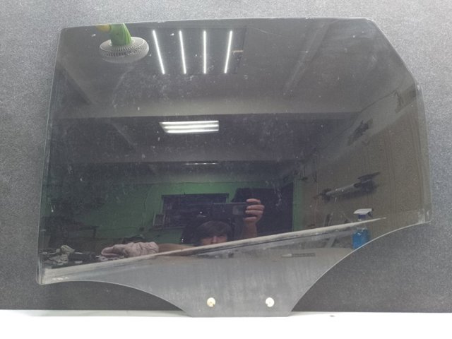 Скло задньої двері лівої 8R0845205G VAG