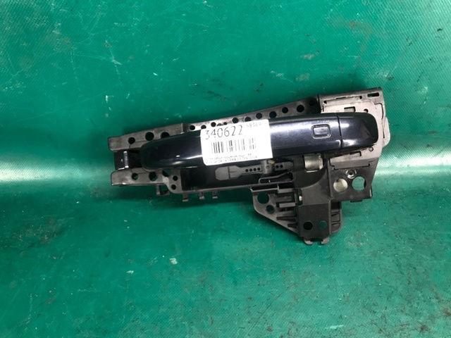 Тримач зовнішньої ручки дверей, задніх лівих 8T0837885B VAG
