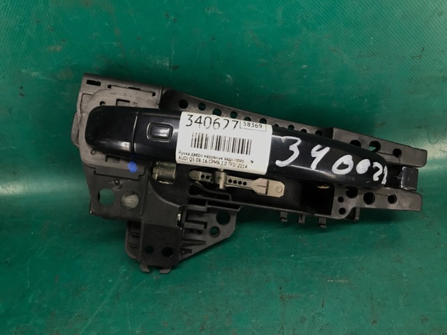 Тримач зовнішньої ручки дверей, задніх правих 8T0837886B VAG